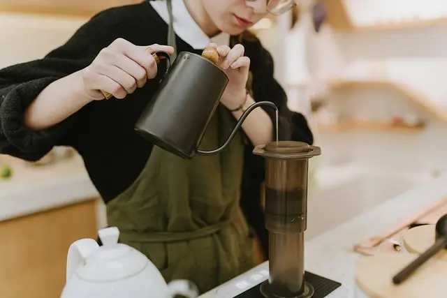 barista-coffee-preparation-2608041785844946..webp
