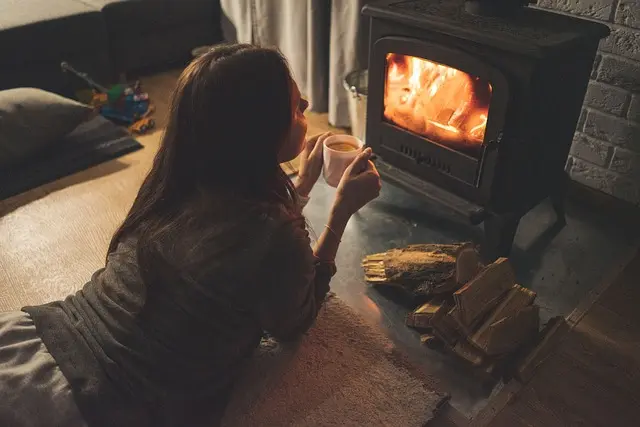 christmaswallpaper-woman-fireplace-2608041785848867..webp christmaswallpaper-woman-fireplace-2608041785848867..webp